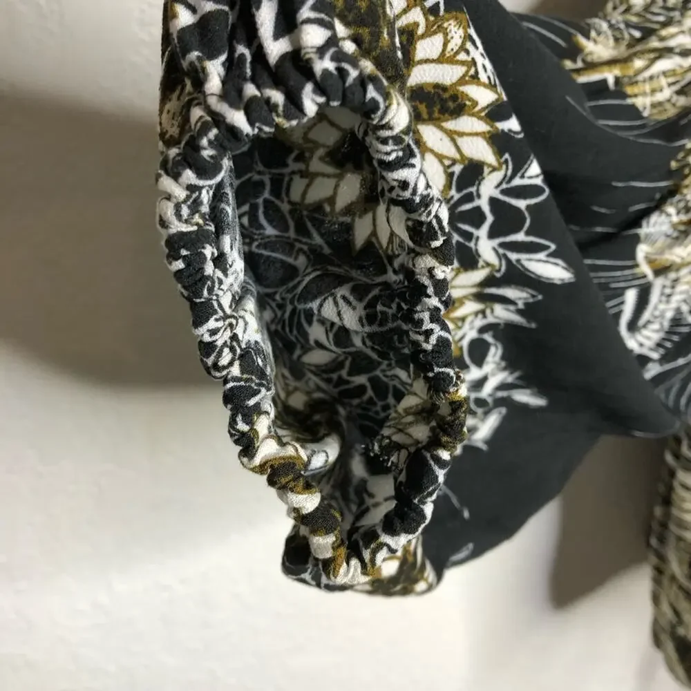 Free People black white tan bird floral v neck button top size Small